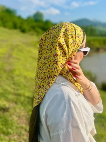 مینی اسکارف گل گلی انیتا. رنگ زرد گل گلی